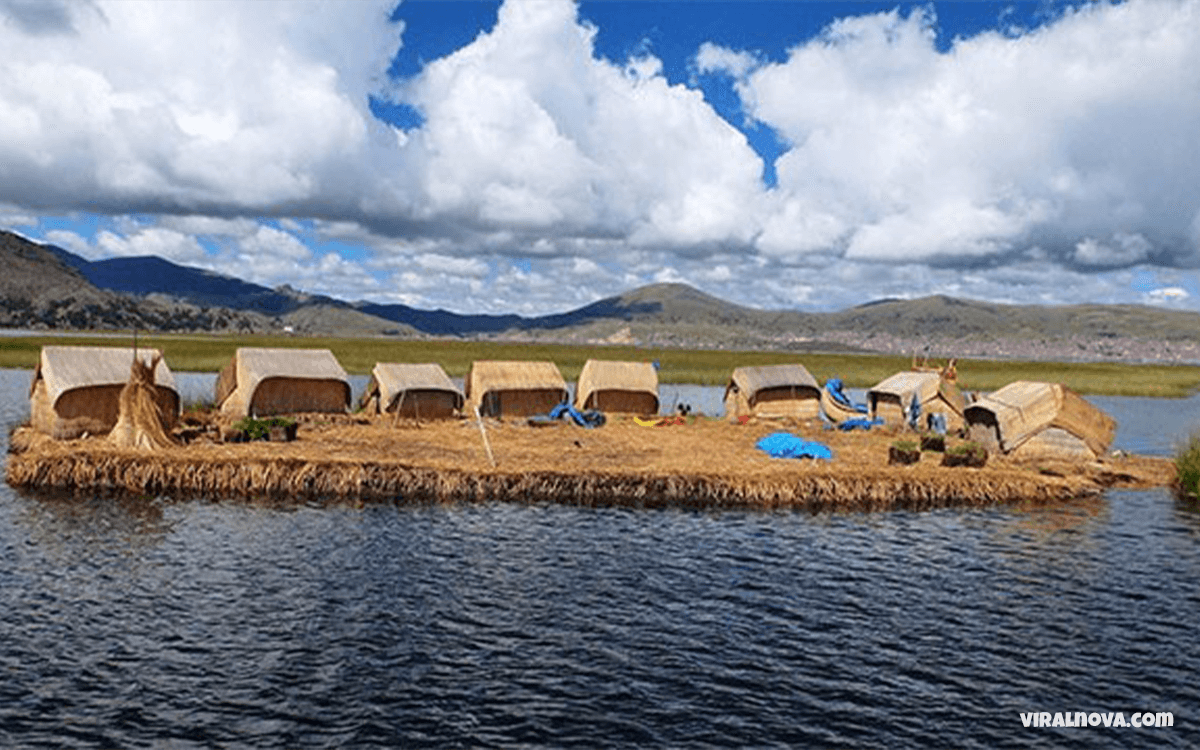Floating Islands of Lake Titicaca - 25 Things You Can Find On These 25 Bizarre Islands That Seem To Freaky To Be Real
