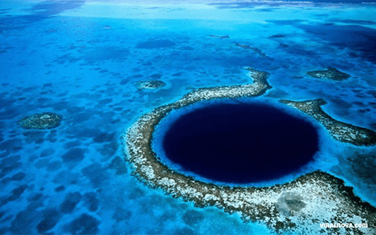 Great Blue Hole - 25 Things You Can Find On These 25 Bizarre Islands That Seem To Freaky To Be Real